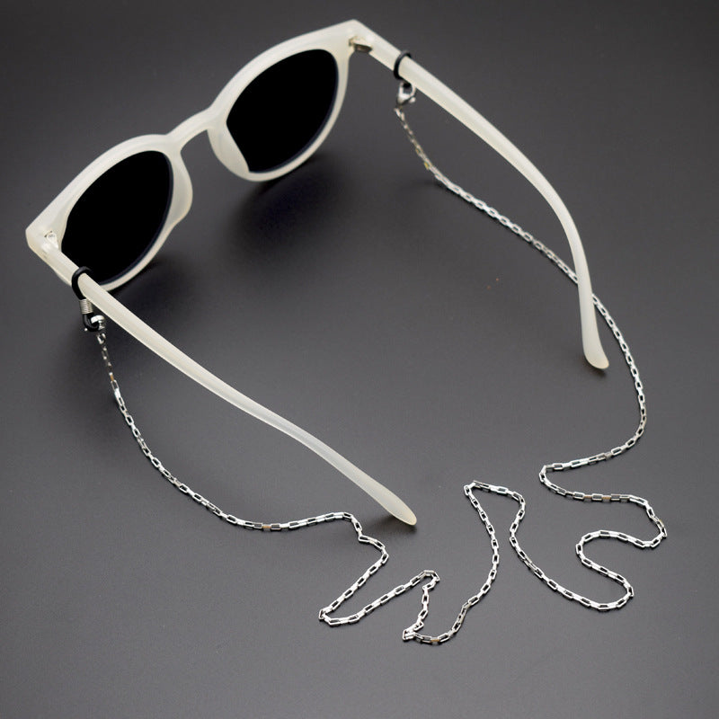 Sleek Silver Chain Eyewear Holder Bowlift