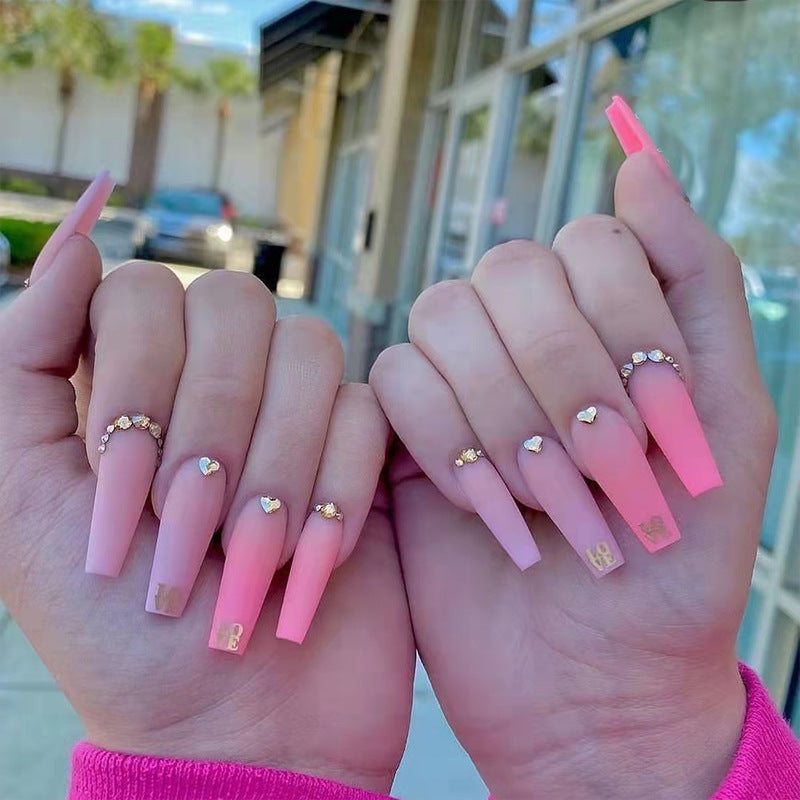 Nail set with enchanting heart details Bowlift