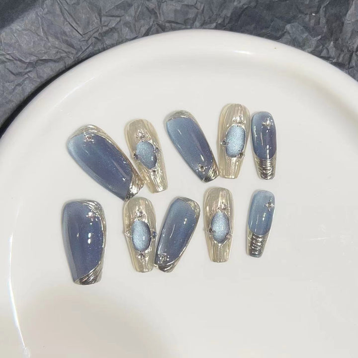 Elegant Press-On Nail Set with Artistic Metallic Design Bowlift