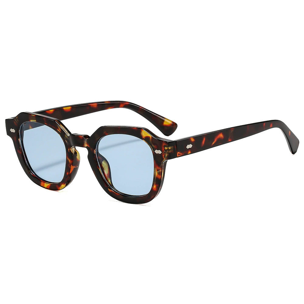 Women's sunglasses in modern design with polarized lenses Bowlift