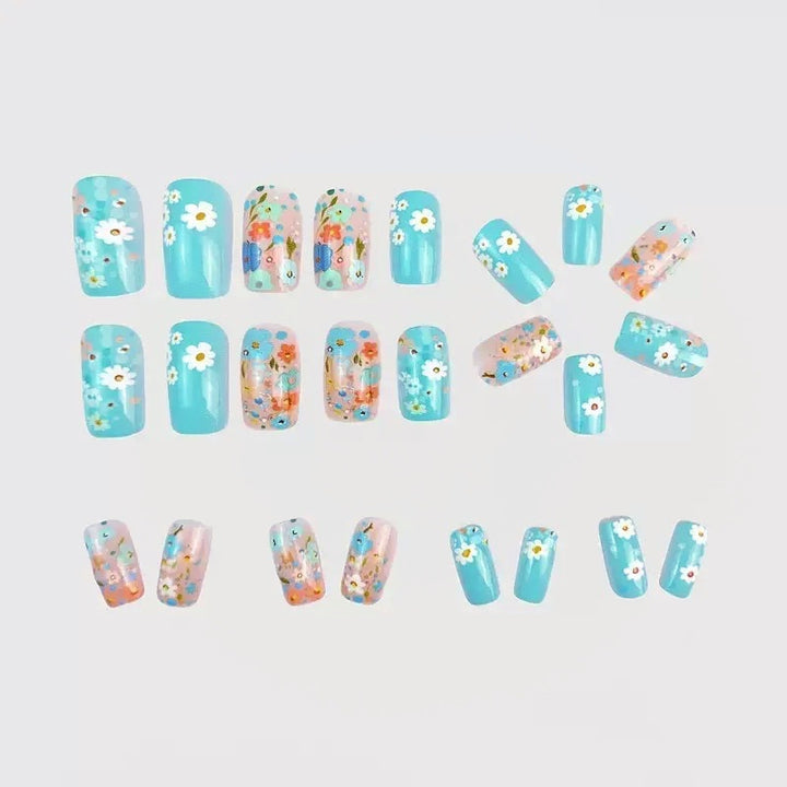Nail set with floral 3D accents Bowlift