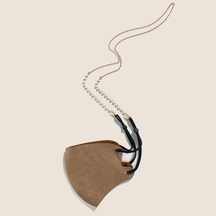 Elegant Pearl-Embellished Eyewear Chain Bowlift