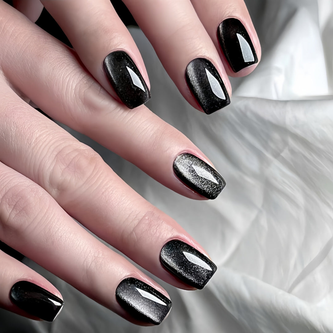 Artificial nails with holographic shine Bowlift