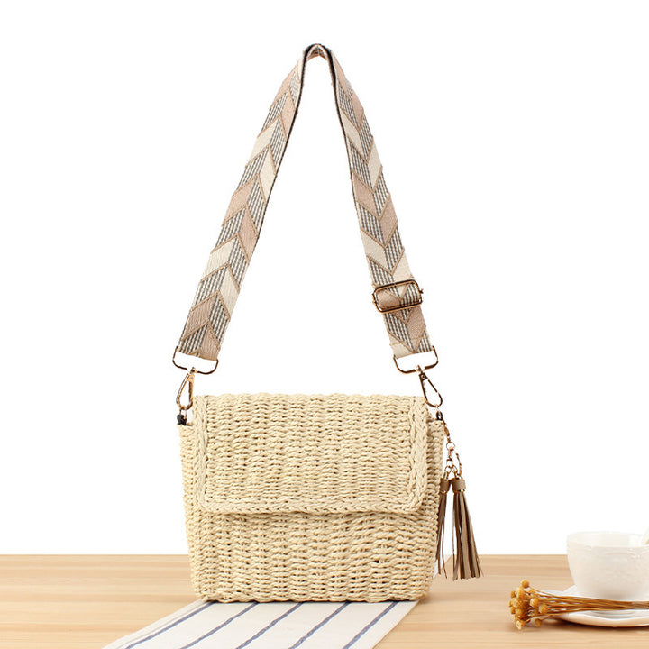 Shoulder bag made of hand-knotted natural material with decorative macramé elements Bowlift