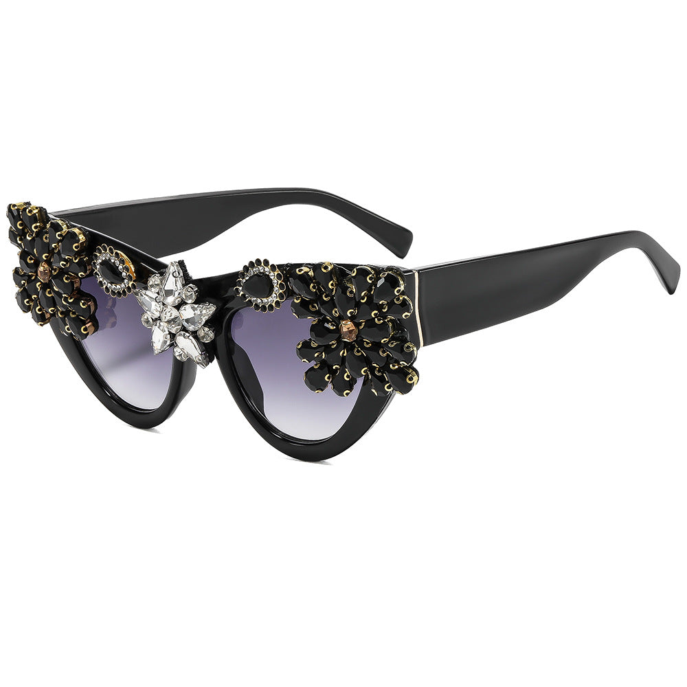 Women extravagantly decorated Cat-Eye sunglasses Bowlift