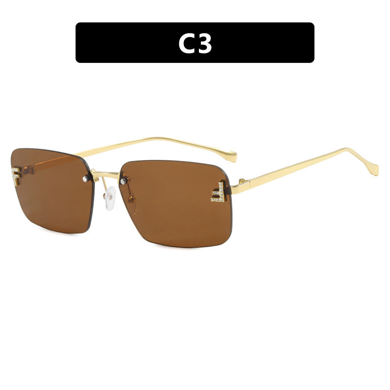 Ladies square sunglasses with elegant golden frame and stylish lenses Bowlift