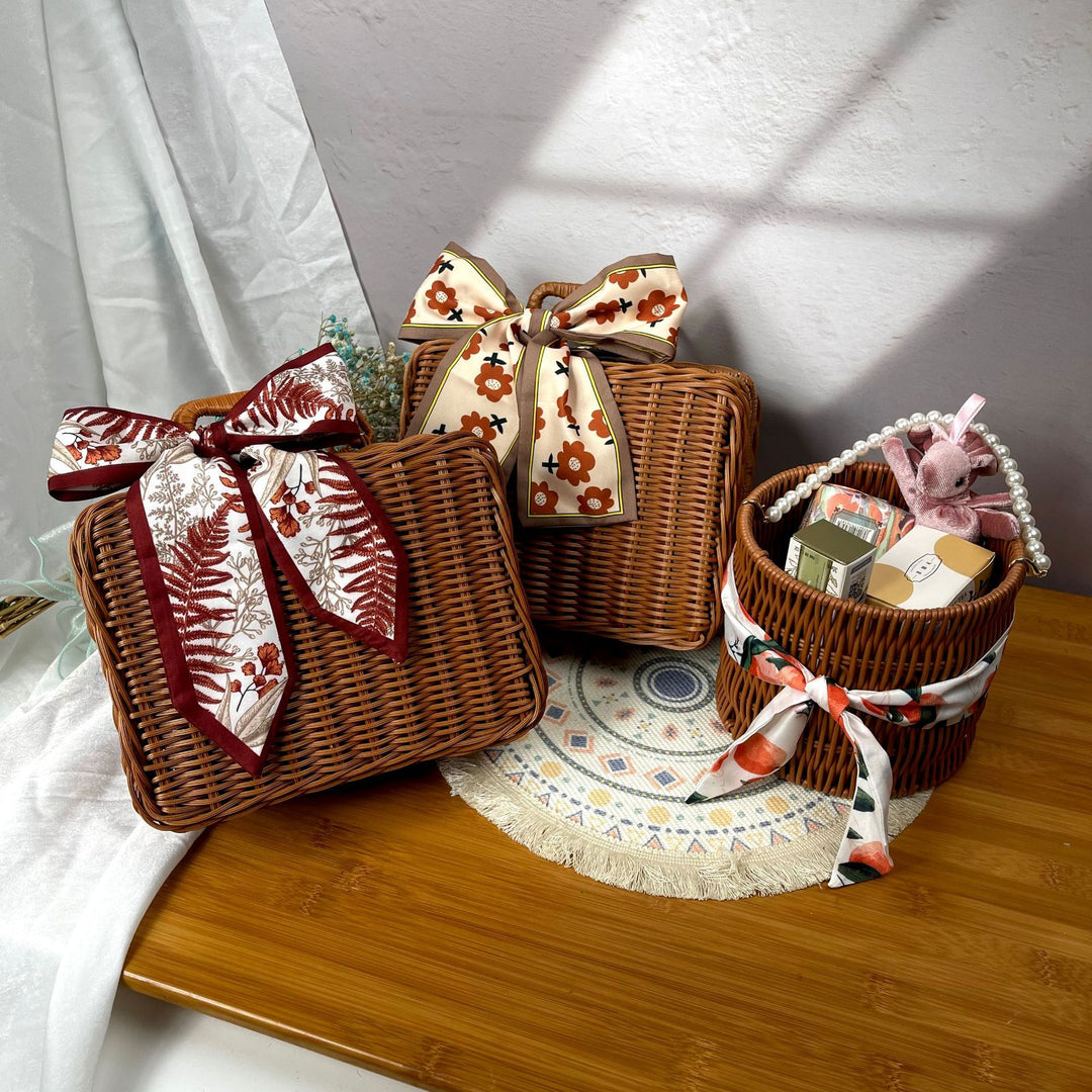 Women's handcrafted cosmetic storage case Bowlift