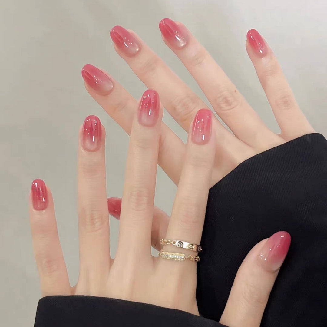 Artificials nails with shimmering ombre effect Bowlift