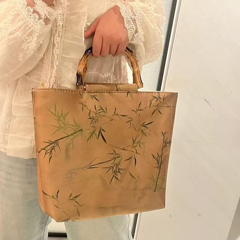 Elegant bag with bamboo handles Bowlift