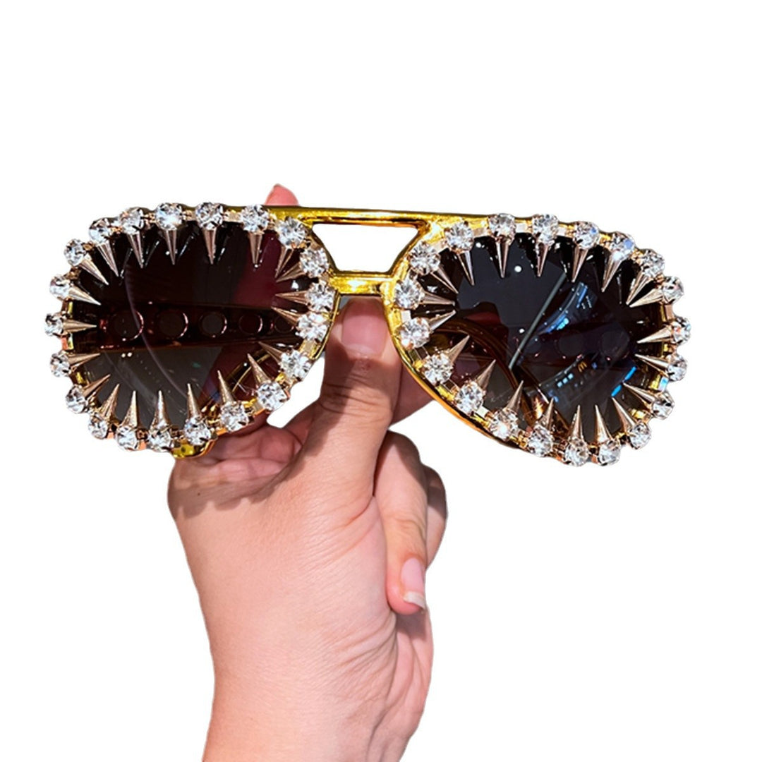 Women's sunglasses in a futuristic design with尖 crystal embellishments Bowlift
