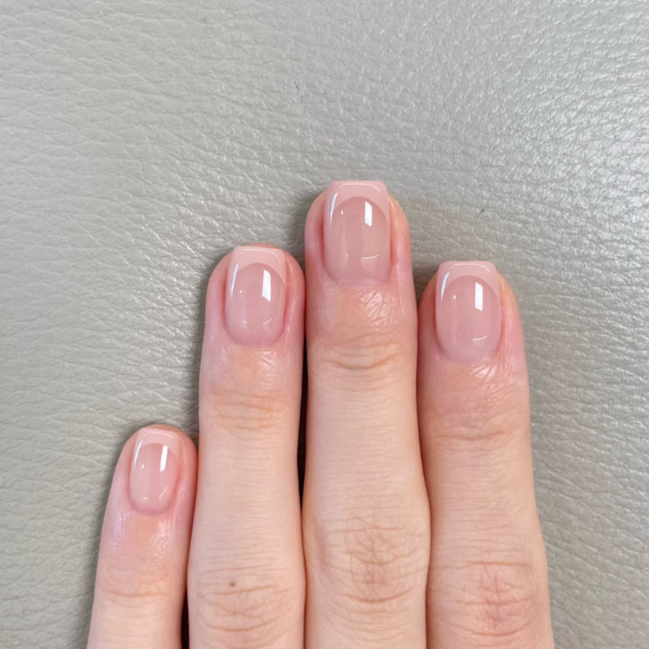 Elegant manicure with high-gloss finish Bowlift