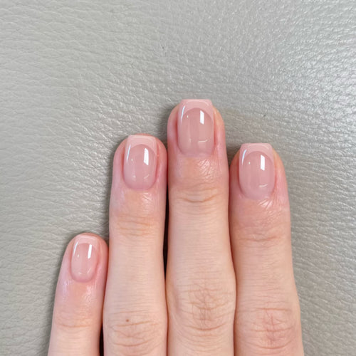 Elegant manicure with high-gloss finish Bowlift