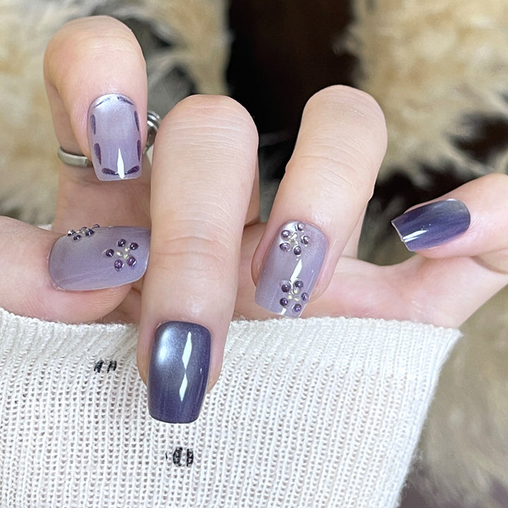 Elegant Rhinestone-Embellished Press-On Nail Art Bowlift