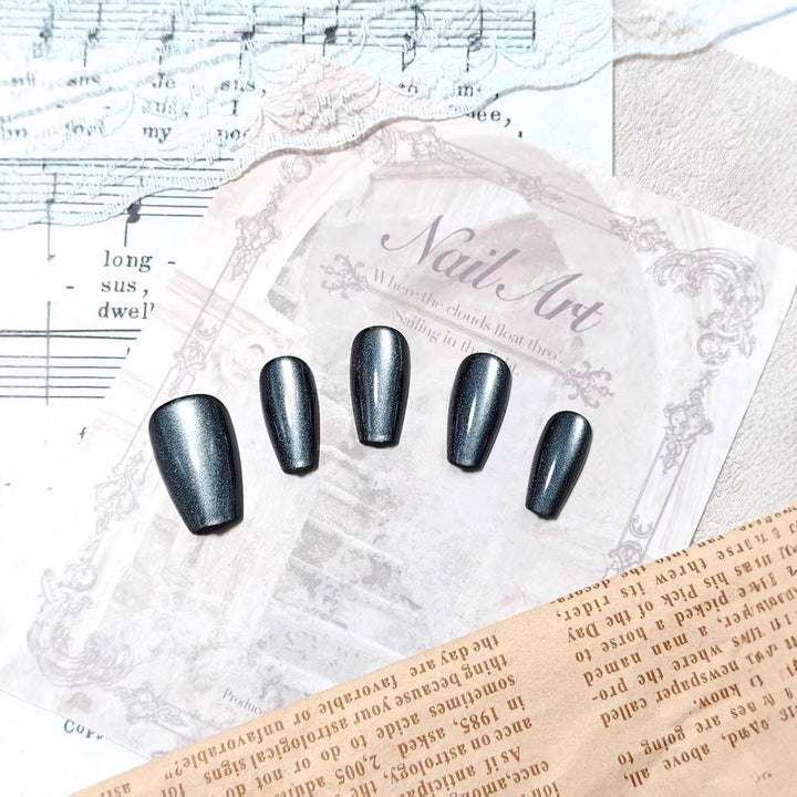 Artificial Nails in Elegant High Gloss Design Bowlift