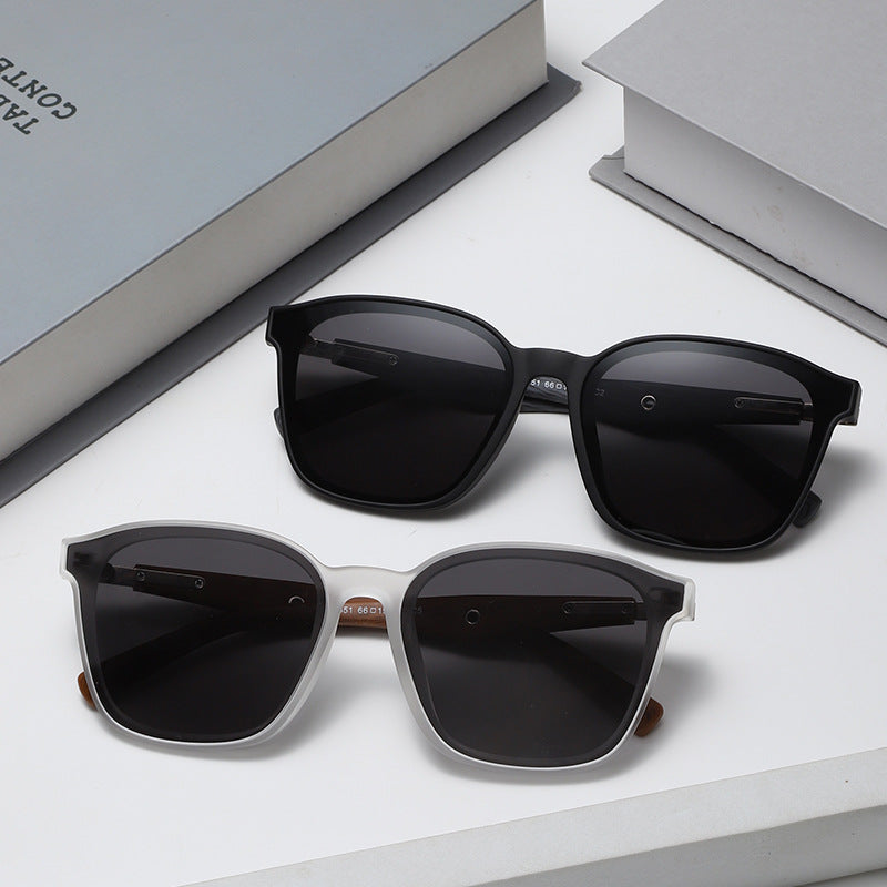 Women stylish oversized sunglasses with wooden accents Bowlift