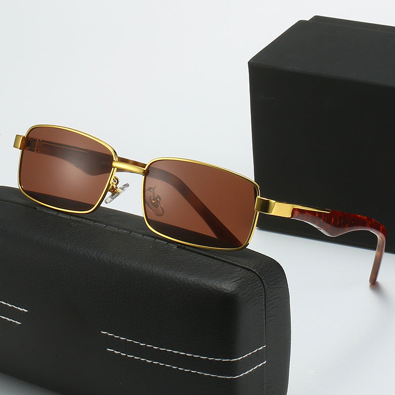 Women's corrective glasses with elegant gold-colored frame and stylish design Bowlift