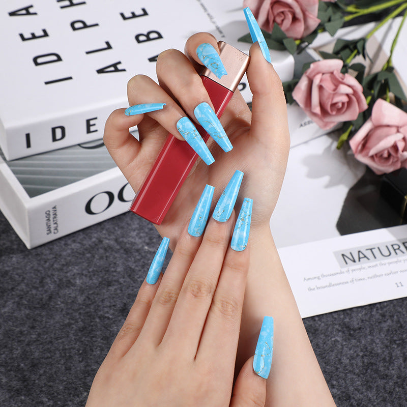 Artificial nails in elegant geometric design Bowlift
