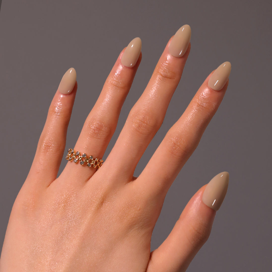 Artificial press-on nails in elegant oval design Bowlift