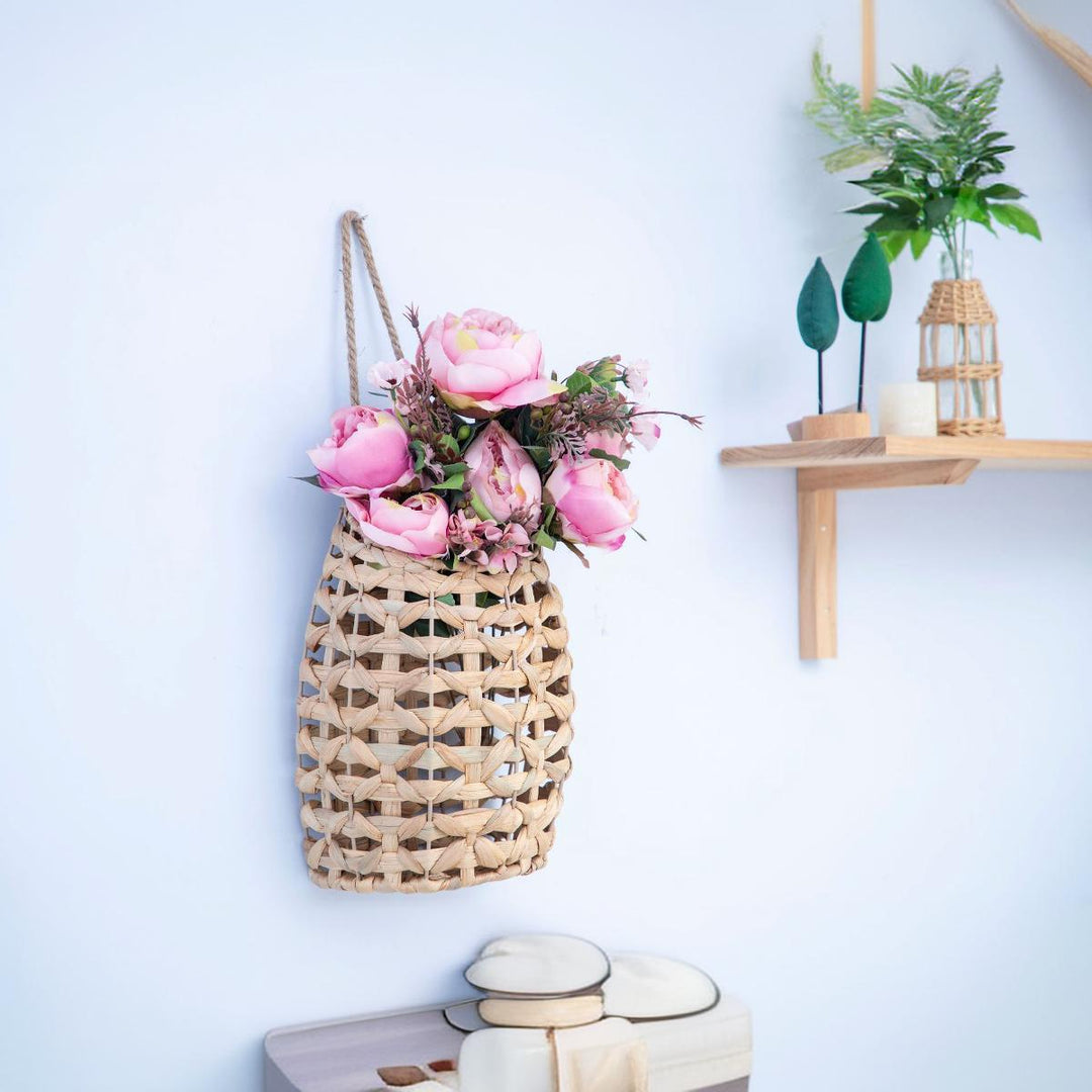Handcrafted basket with hanging design Bowlift