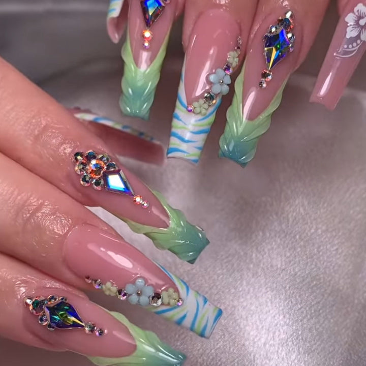 Glamorous 3D Floral Press-On Nail Extensions Bowlift