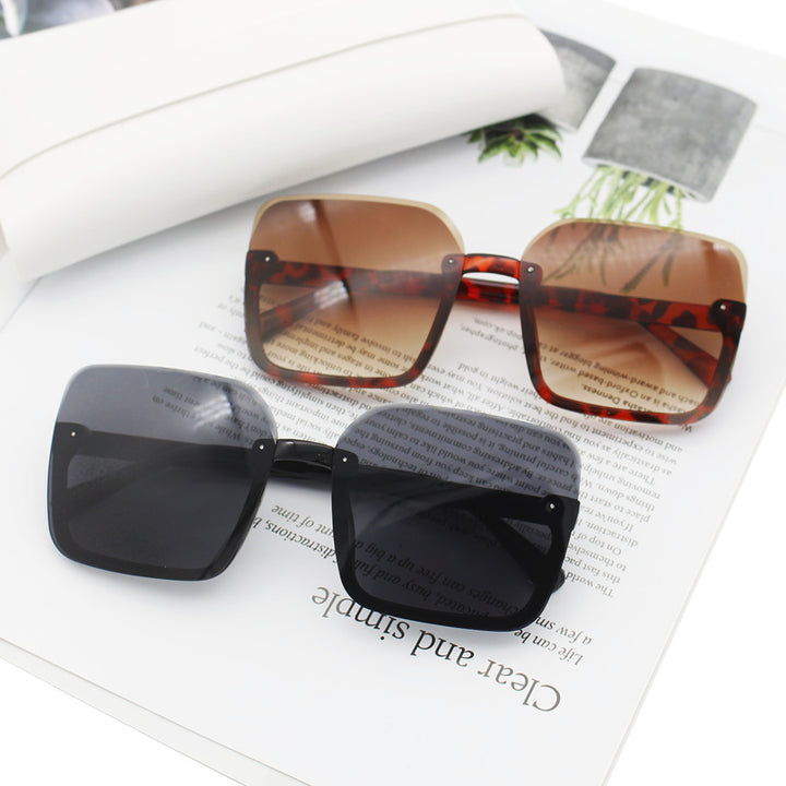 Women’s square sunglasses with extravagant leopard pattern Bowlift