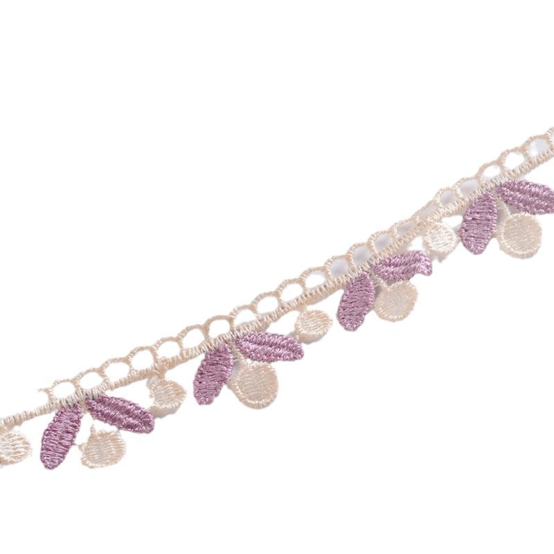 Delicate lace trim Bowlift