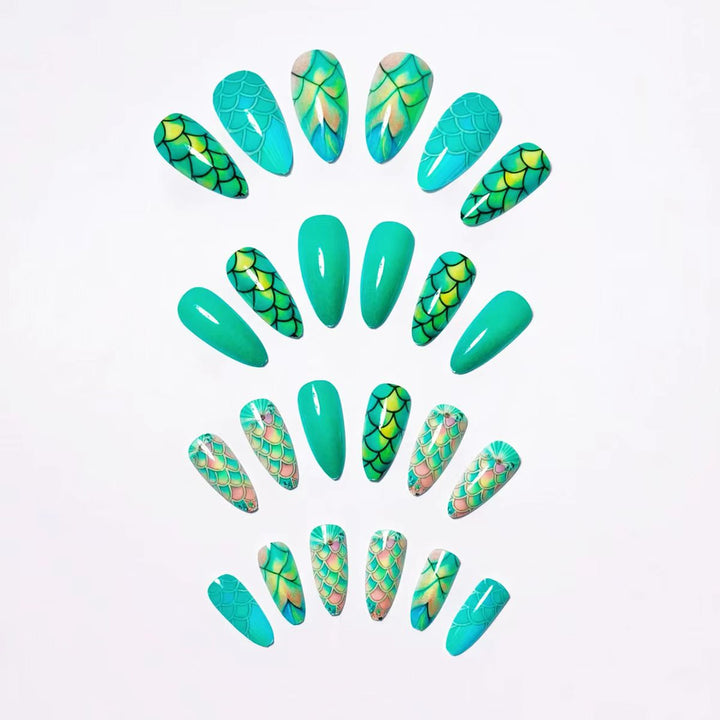 Artificial nails with scale pattern Bowlift