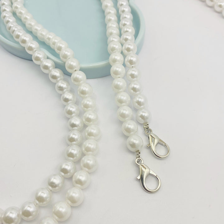 Elegant Pearl Necklace Bowlift