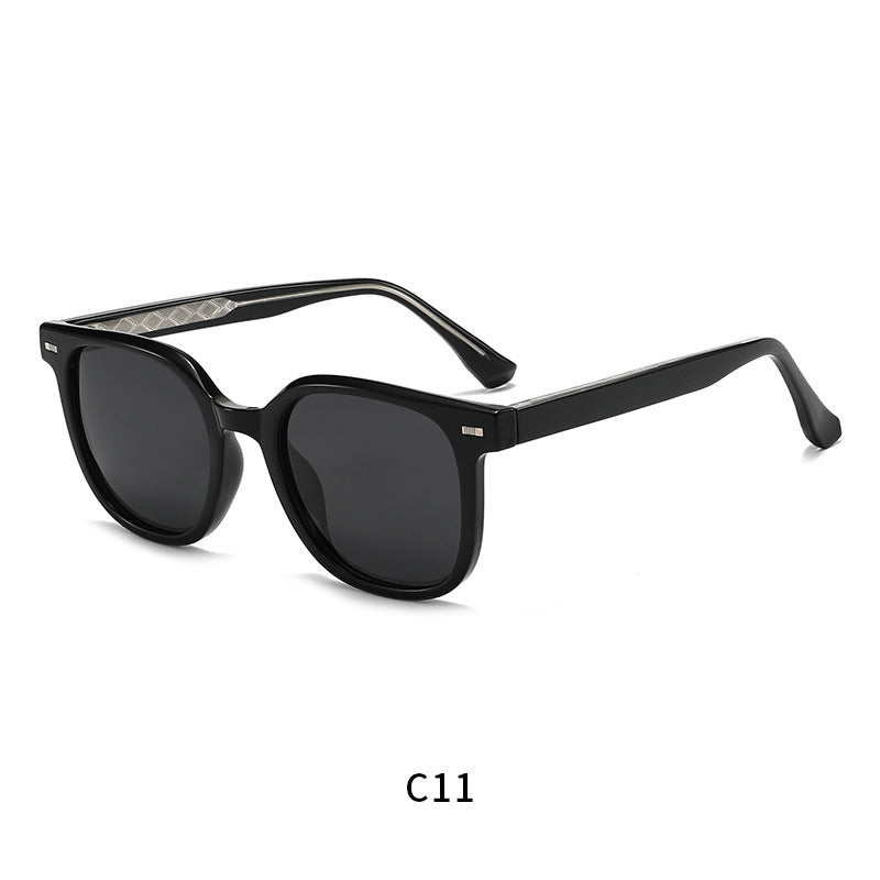 Ladies elegant sunglasses in contemporary style Bowlift