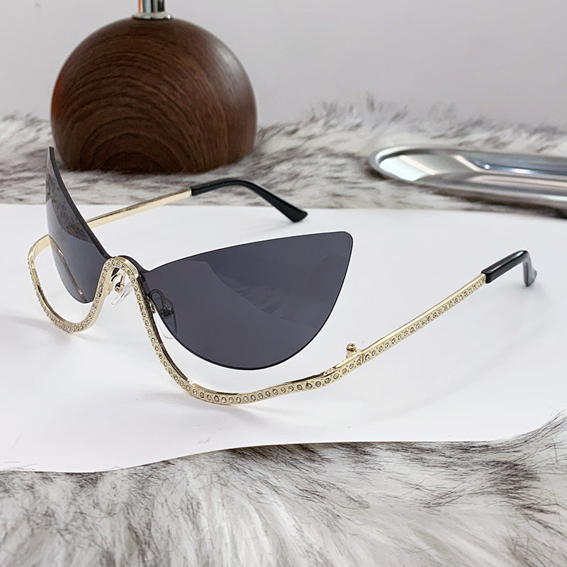 Women's extravagantly shaped Cat-Eye sunglasses with sparkling appliqués Bowlift
