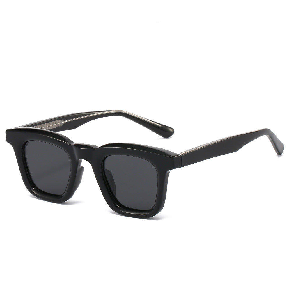 Women's fashionable sunglasses in modern square design with high UV protection Bowlift