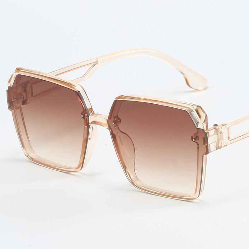 Ladies fashionable square sunglasses with filigree design Bowlift