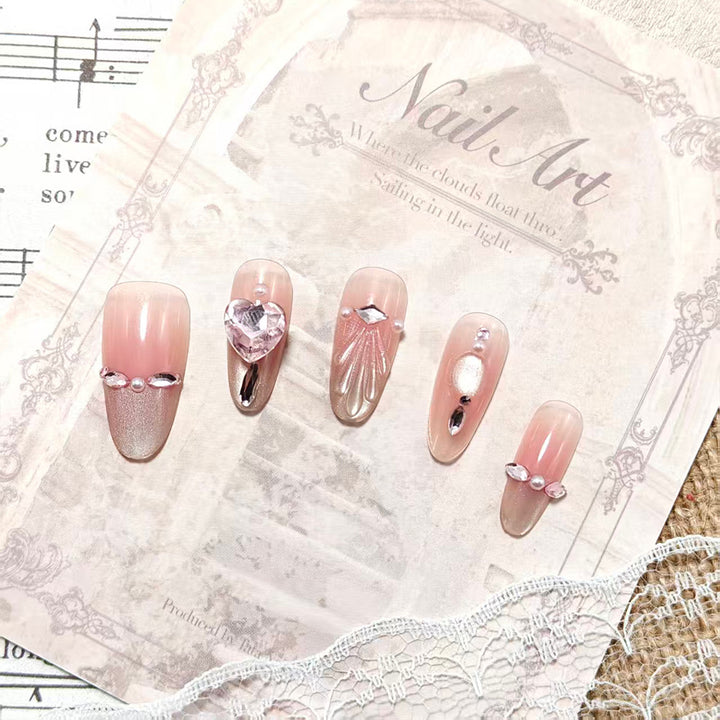 Artificial nails with sparkling heart and rhinestone accents Bowlift