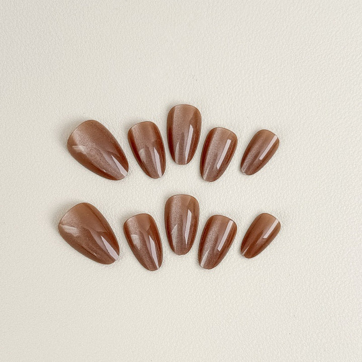 Luxurious artificial nails with shiny finish Bowlift