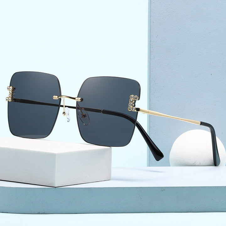 Women's fashionable square sunglasses with delicate design details Bowlift