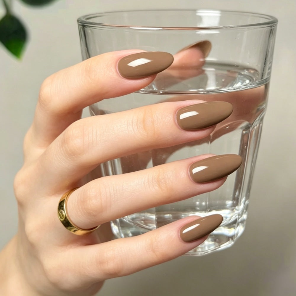 Stylish Press-On Nail Set with Shimmering Finish Bowlift