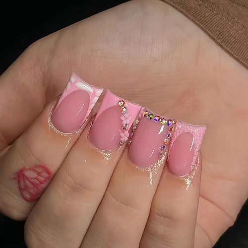 Decorative Press-On Nails with Rhinestone Accents Bowlift