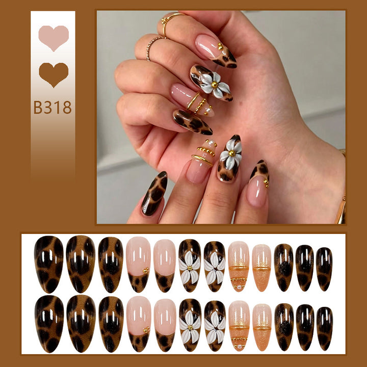 Nail set with elegant animal print and floral appliqués Bowlift