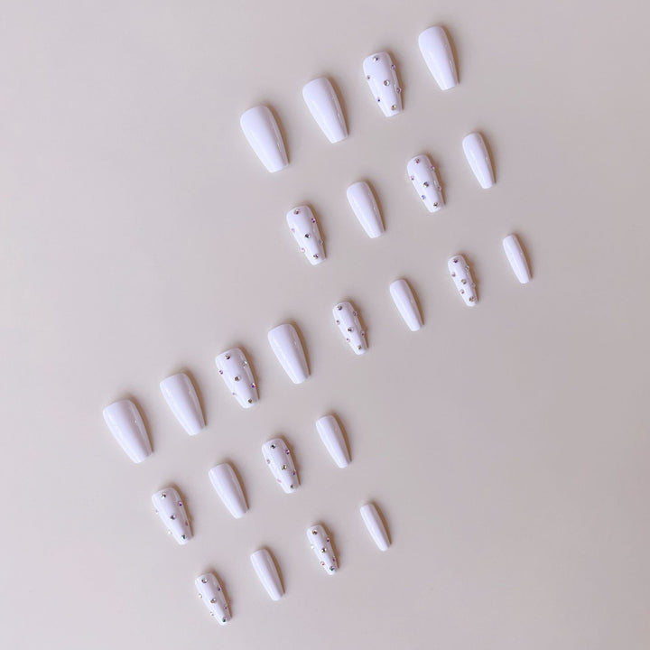 Acrylic nail set with elegant rhinestone decorations Bowlift