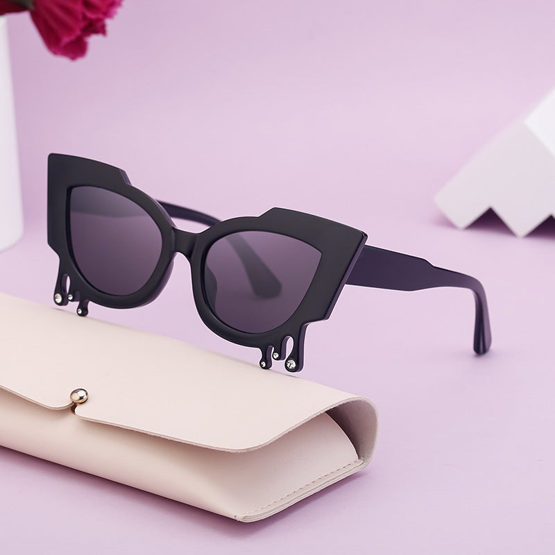 Women Exclusive Cat Eyes Sunglasses with Artistic Details Bowlift