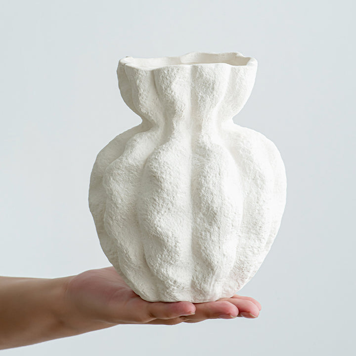 Elegant and modern flower vase Bowlift