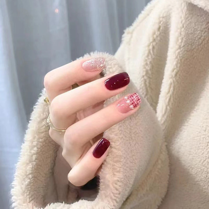 Artfully designed nail art Bowlift