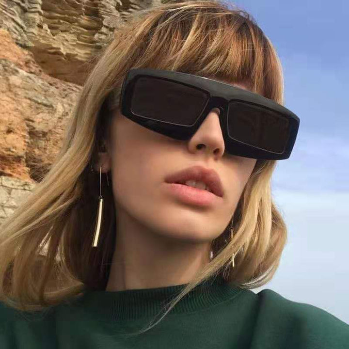 Women futuristic sunglasses in chunky design Bowlift