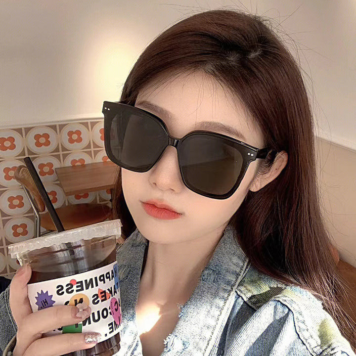 Ladies fashionable sunglasses with striking frame and UV protection Bowlift