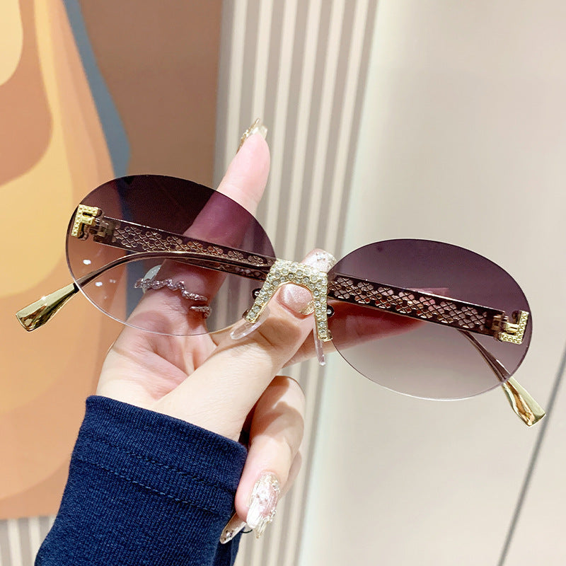 Women's sunglasses with glittering frame and oval lenses Bowlift