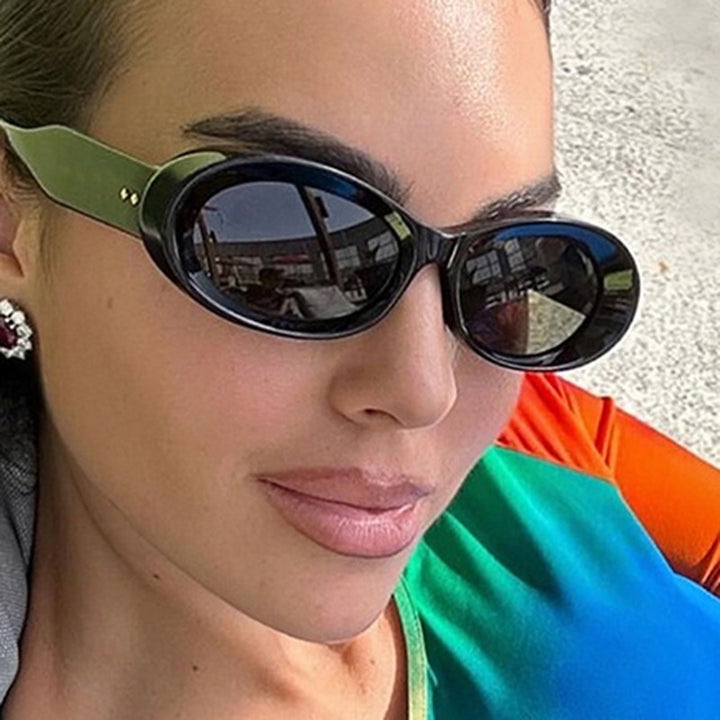 Women's fashionable sunglasses in elegant retro style Bowlift