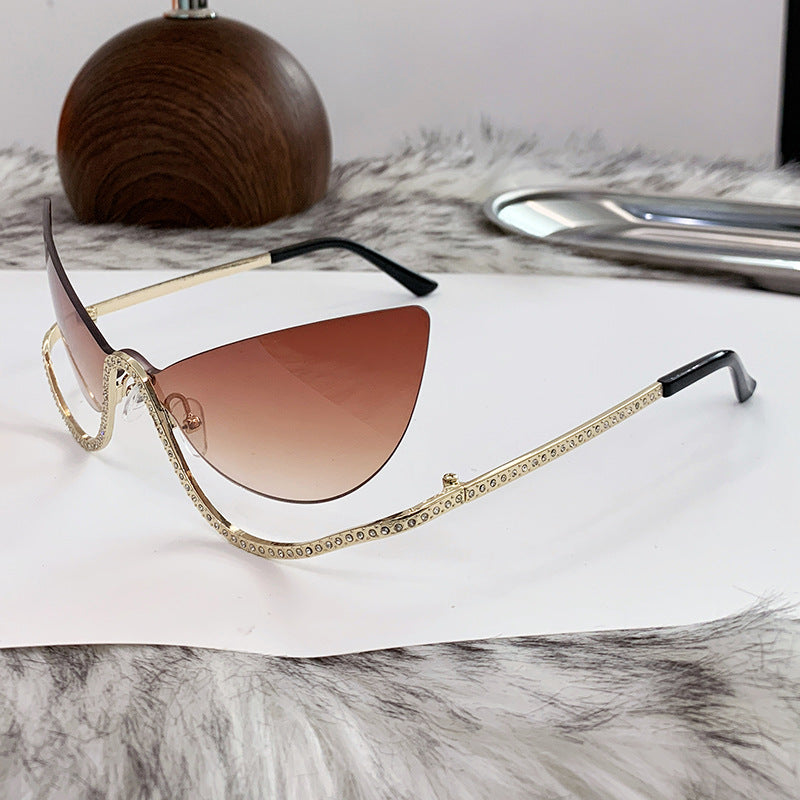 Women's extravagantly shaped Cat-Eye sunglasses with sparkling appliqués Bowlift