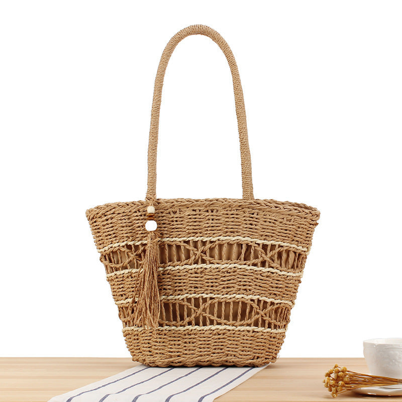 Handmade tote bag with decorative fringes Bowlift