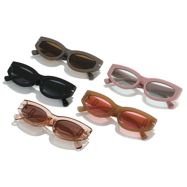 Retro-Inspired Cat-Eye Sunglasses with Bold Frame Bowlift