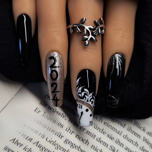 Artificial nails in elegant black and white design Bowlift